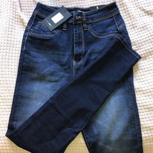 Dark wash high waisted jeans!